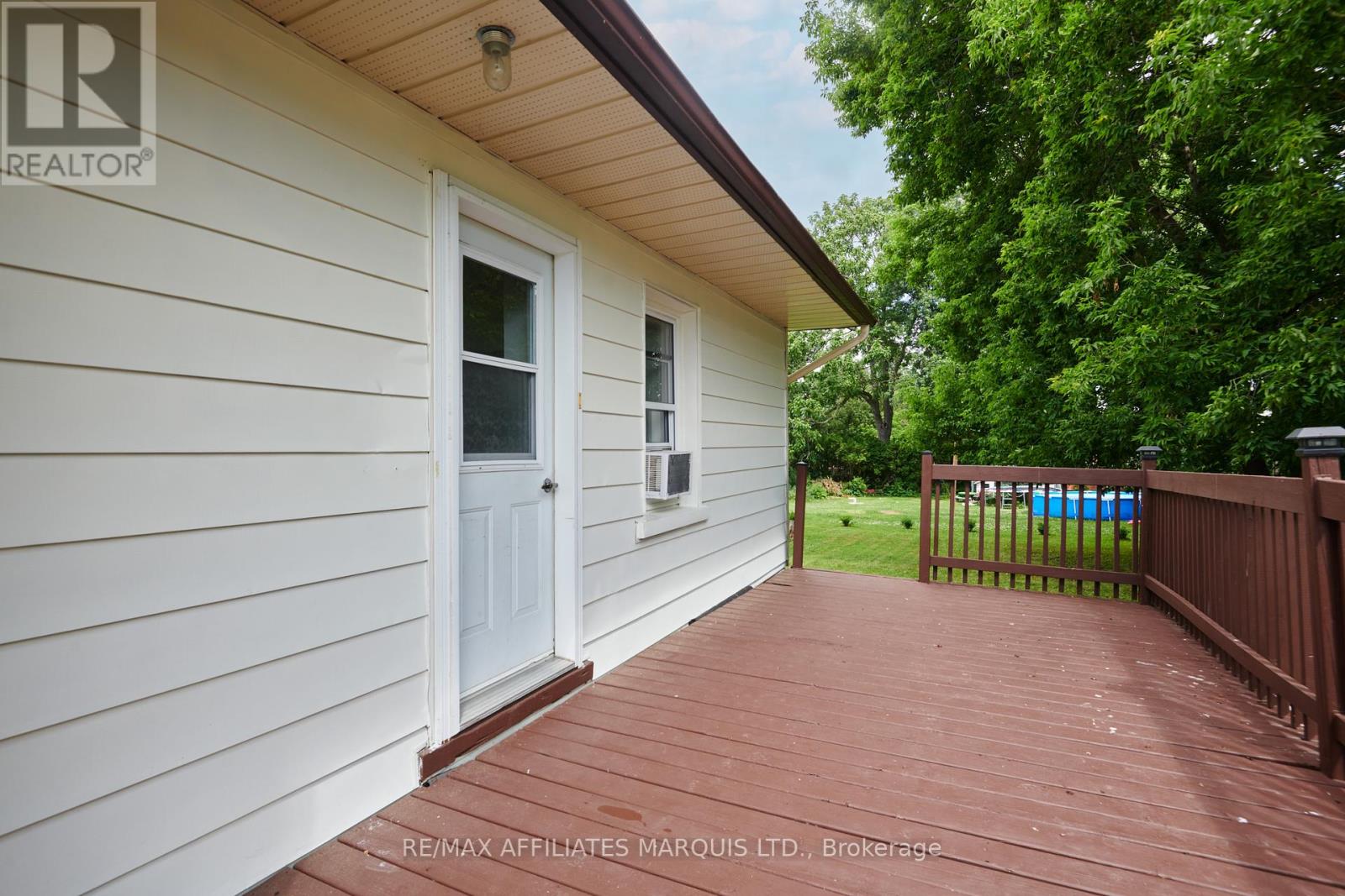Photo 3 of 337 Sixth Street E, Cornwall ON