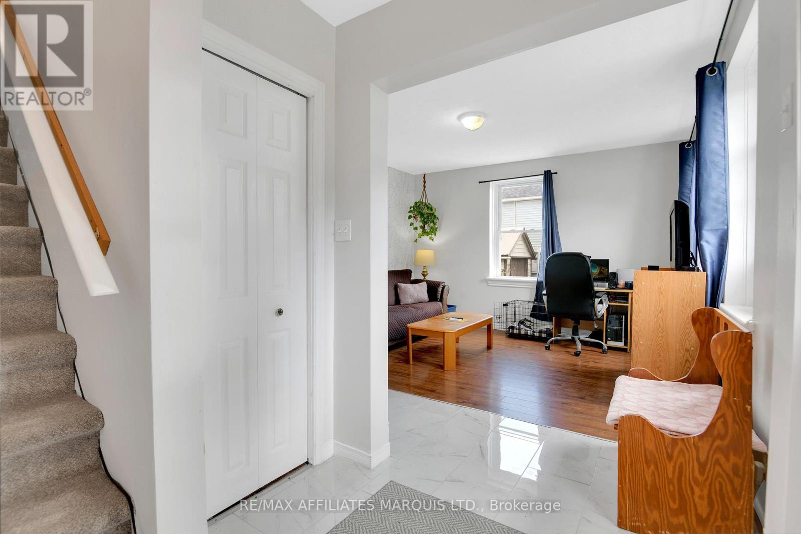 Photo 4 of 337 Sixth Street E, Cornwall ON