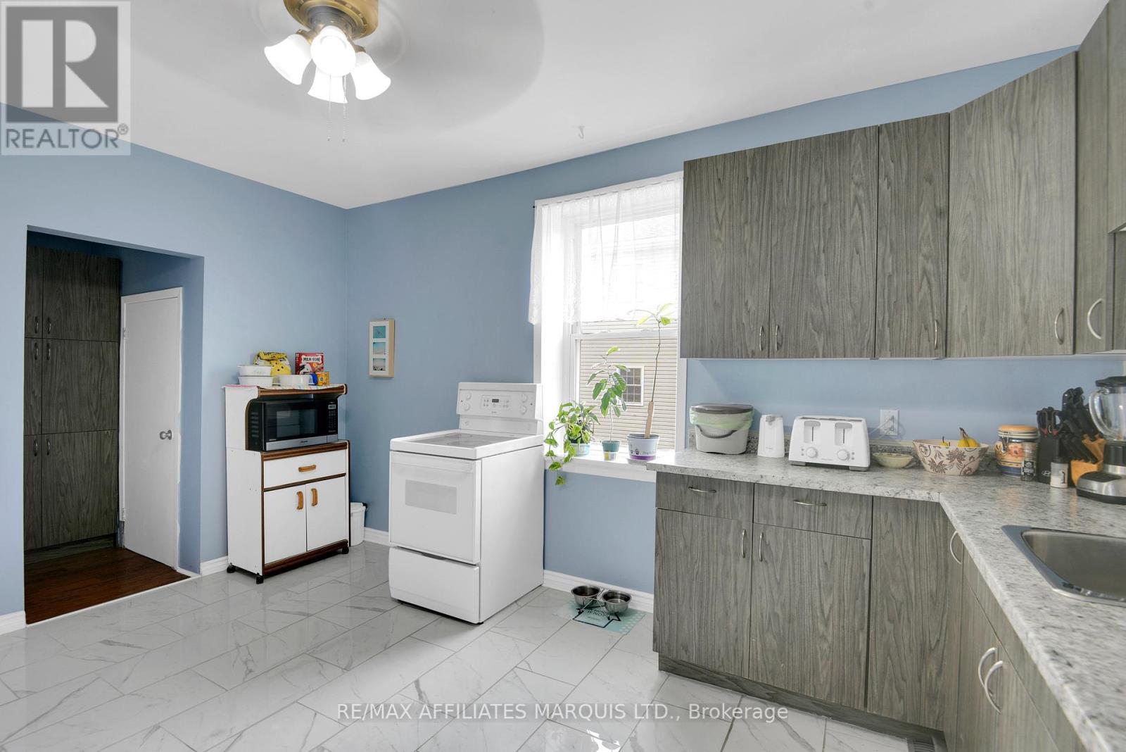 Photo 9 of 337 Sixth Street E, Cornwall ON