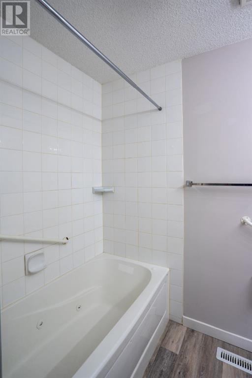 Single Family House Bungalow for Sale in  Dovely Park SE Dover Calgary 