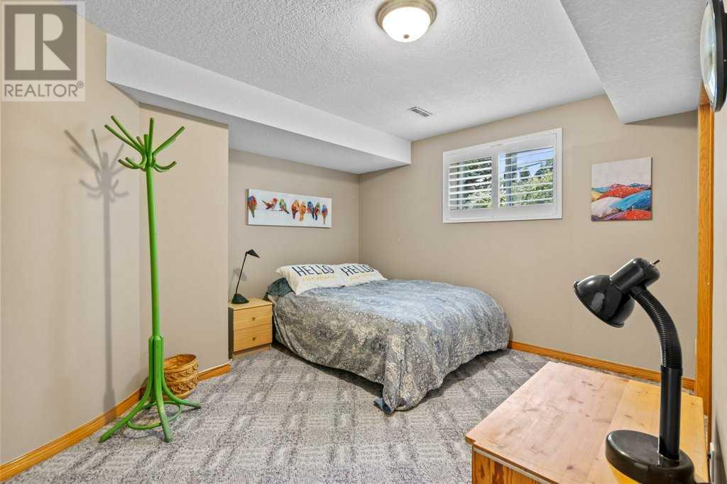 Single Family House Bungalow for Sale in  Valley Springs Road NW Valley Ridge Calgary 