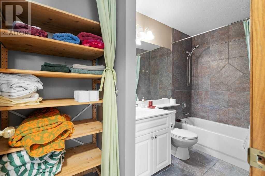 Single Family House Bungalow for Sale in  Valley Springs Road NW Valley Ridge Calgary 
