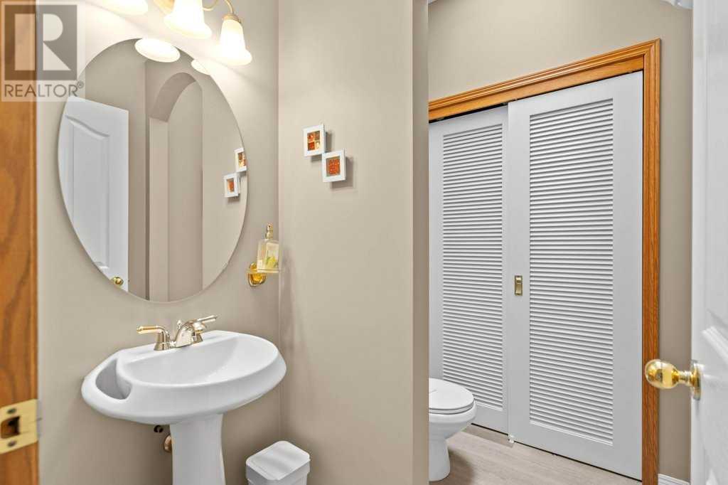 Single Family House Bungalow for Sale in  Valley Springs Road NW Valley Ridge Calgary 