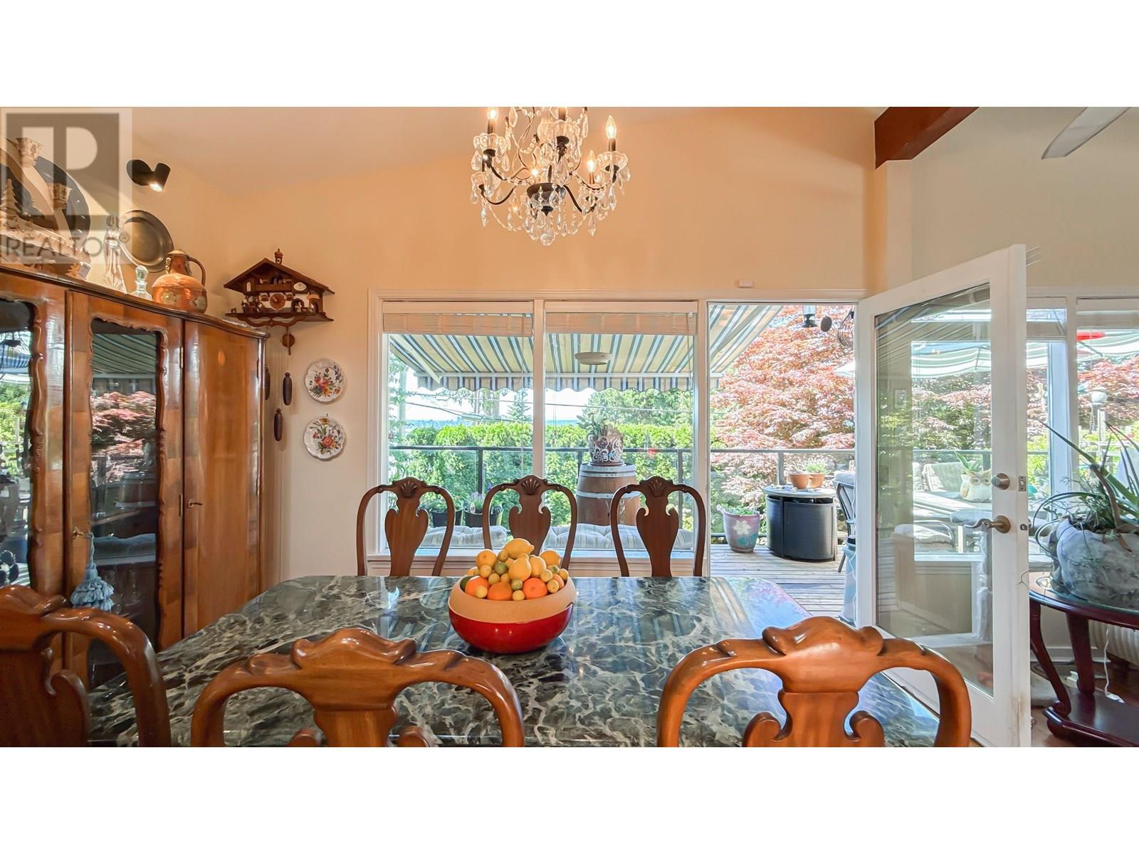Photo 16 of 414 Montroyal Boulevard, North Vancouver BC