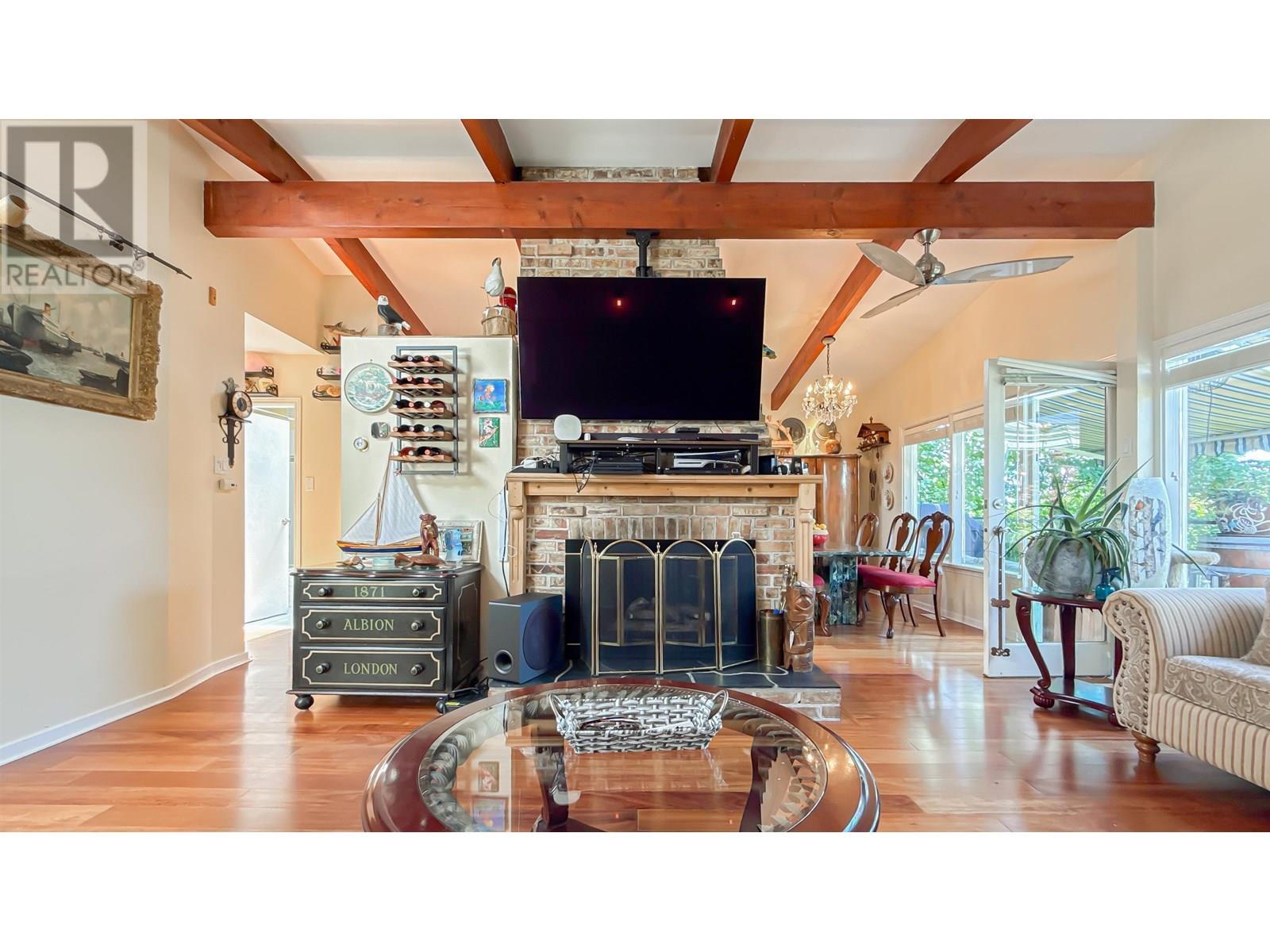 Photo 11 of 414 Montroyal Boulevard, North Vancouver BC
