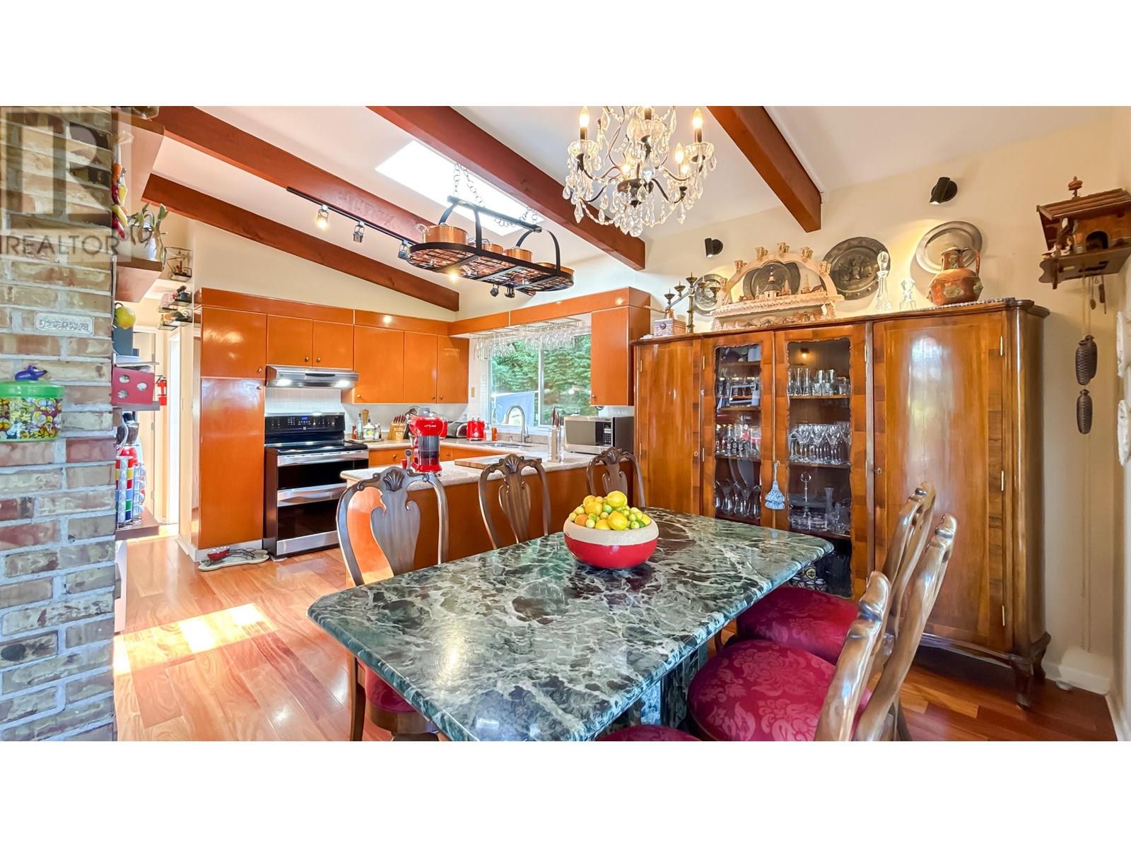 Photo 14 of 414 Montroyal Boulevard, North Vancouver BC
