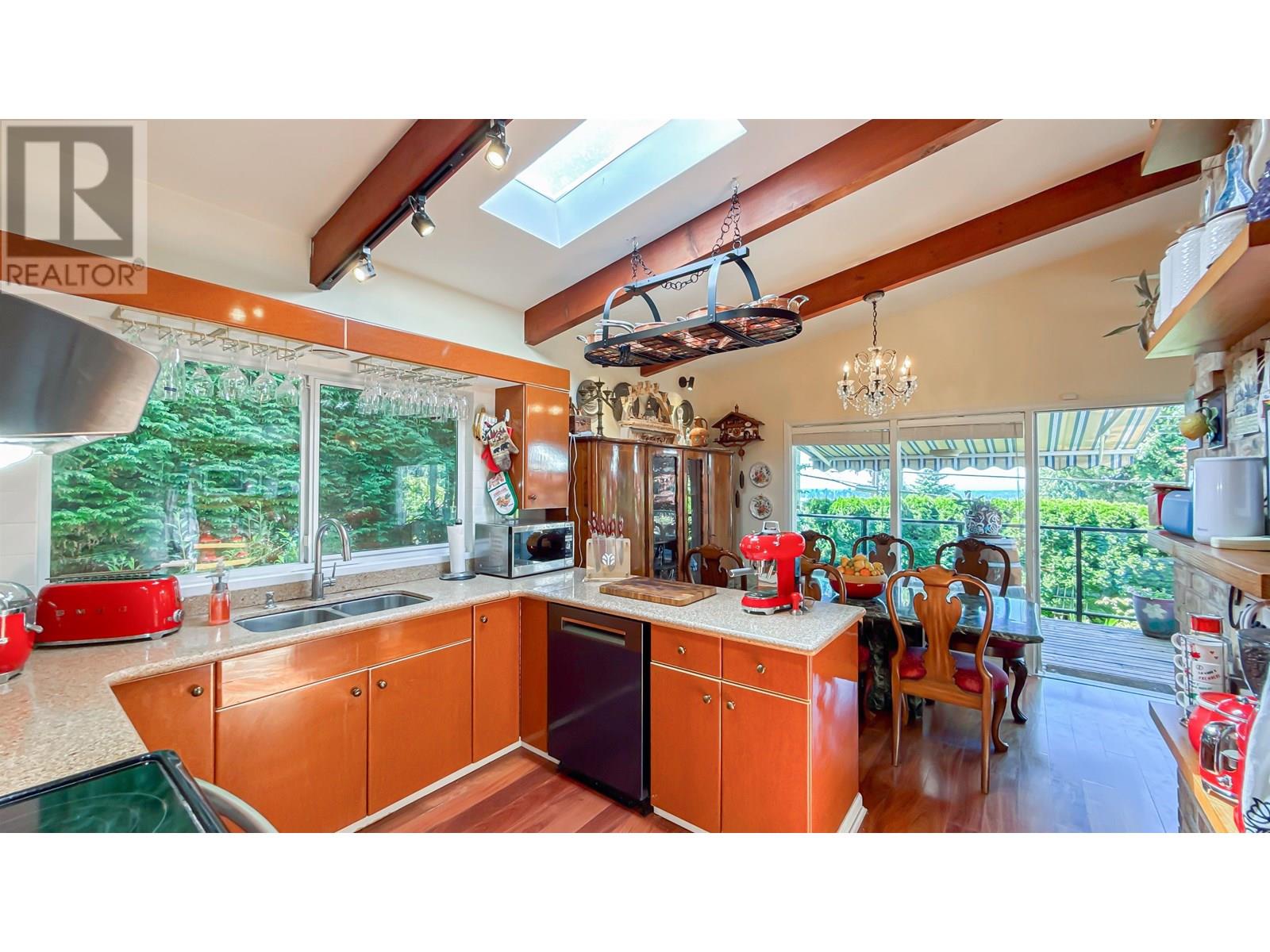 Photo 19 of 414 Montroyal Boulevard, North Vancouver BC