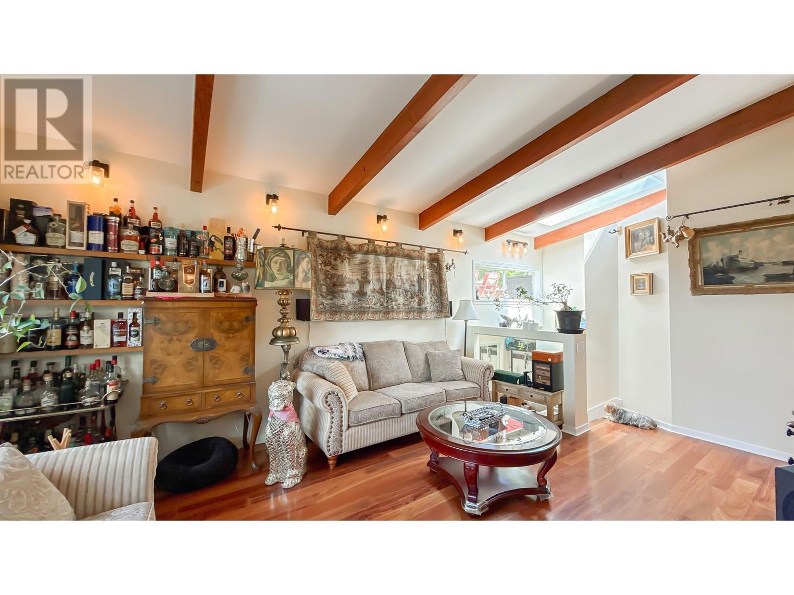Photo 13 of 414 Montroyal Boulevard, North Vancouver BC