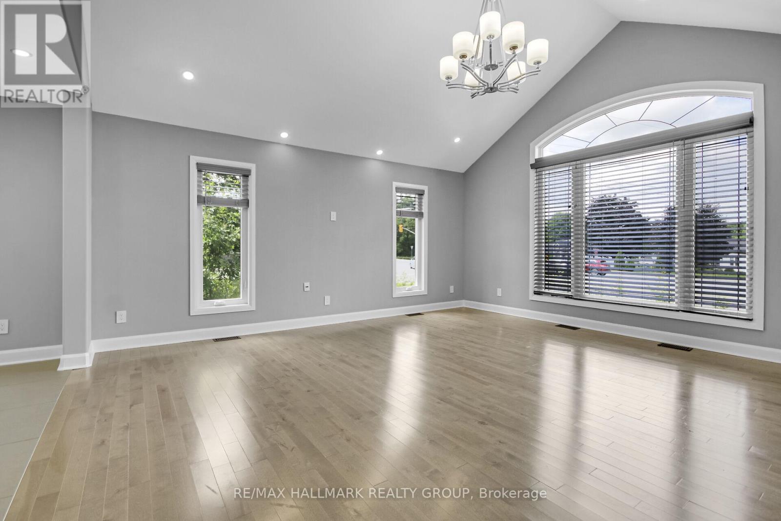 Photo 11 of 3253 Riverside Drive, Ottawa ON