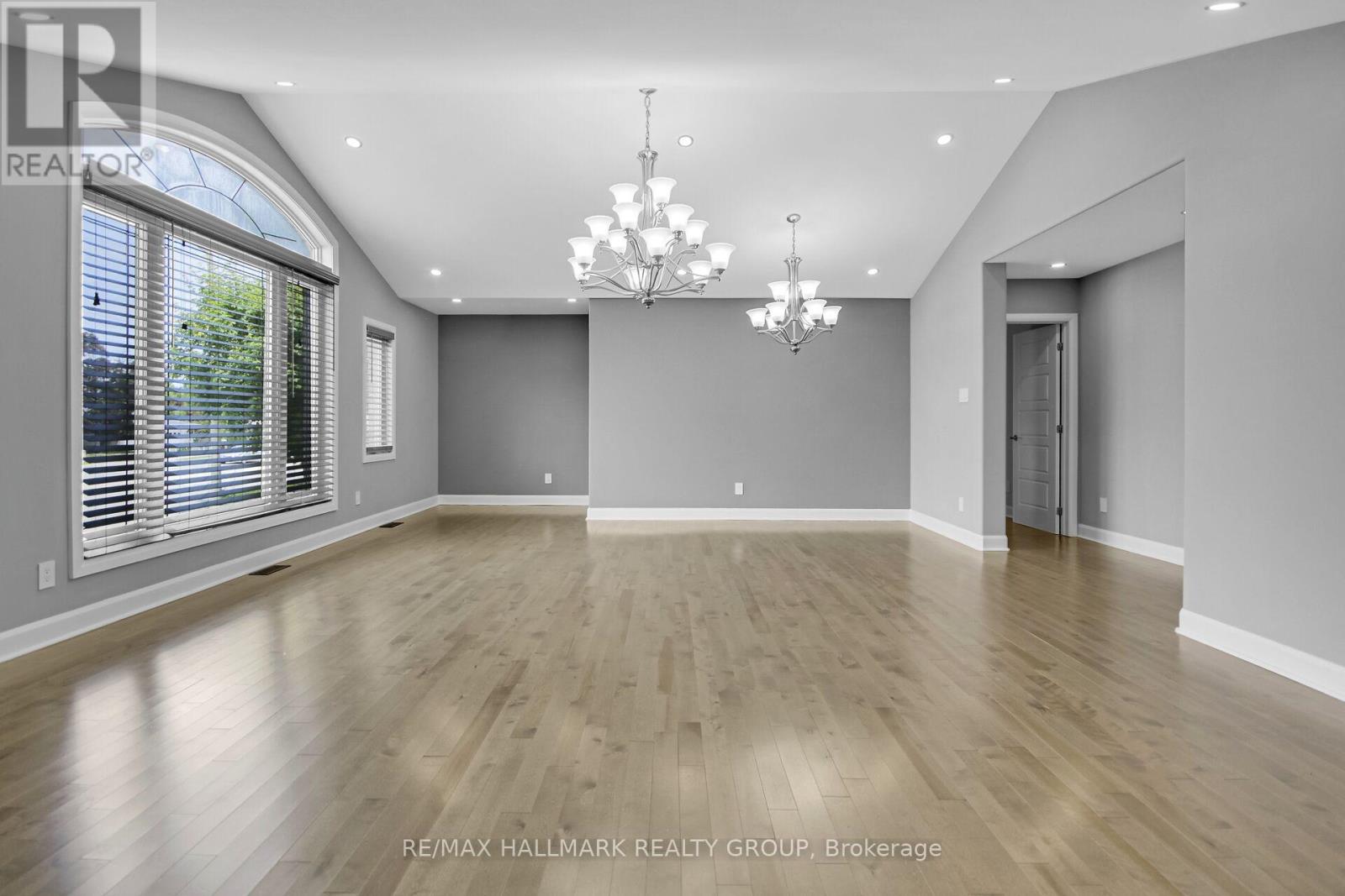 Photo 9 of 3253 Riverside Drive, Ottawa ON