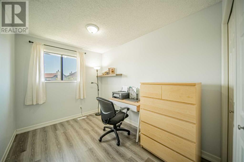 Single Family House for Sale in  Templeby Way NE Temple Calgary 