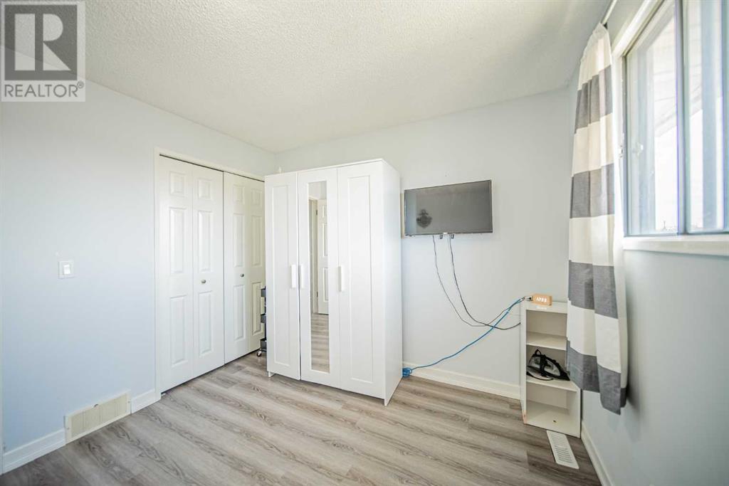 Single Family House for Sale in  Templeby Way NE Temple Calgary 