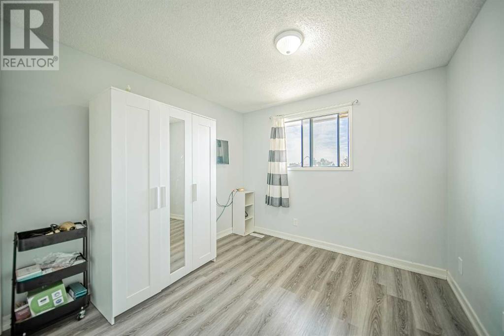 Single Family House for Sale in  Templeby Way NE Temple Calgary 