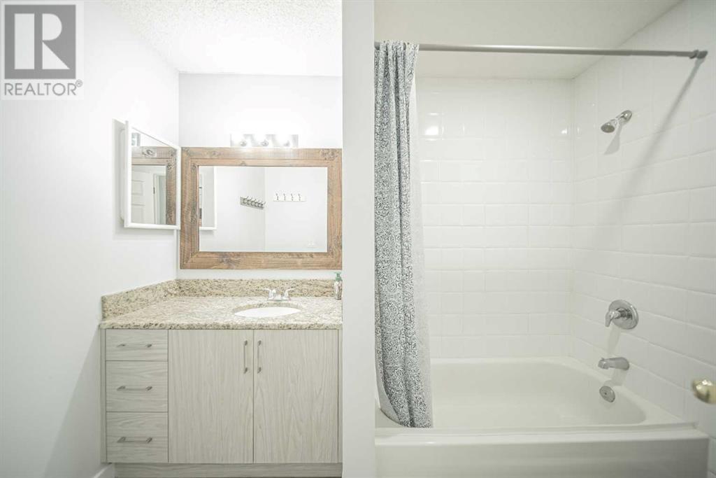 Single Family House for Sale in  Templeby Way NE Temple Calgary 