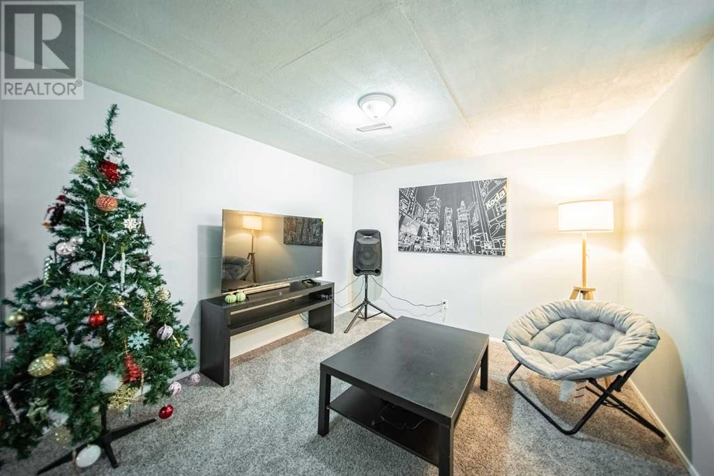 Single Family House for Sale in  Templeby Way NE Temple Calgary 