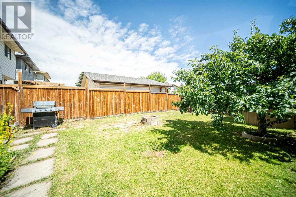 Single Family House for Sale in  Templeby Way NE Temple Calgary 