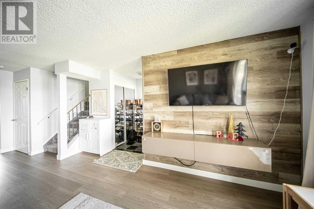 Single Family House for Sale in  Templeby Way NE Temple Calgary 