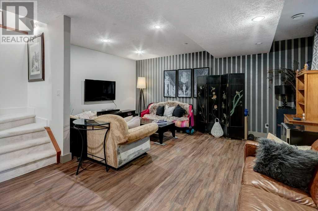 Single Family House for Sale in   Avenue SW Richmond Calgary 
