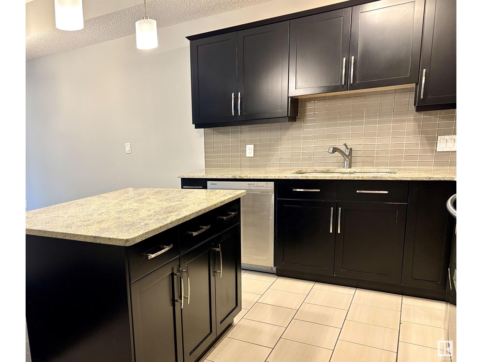 Photo 3 of 114 10510 56 Av Nw, Edmonton AB