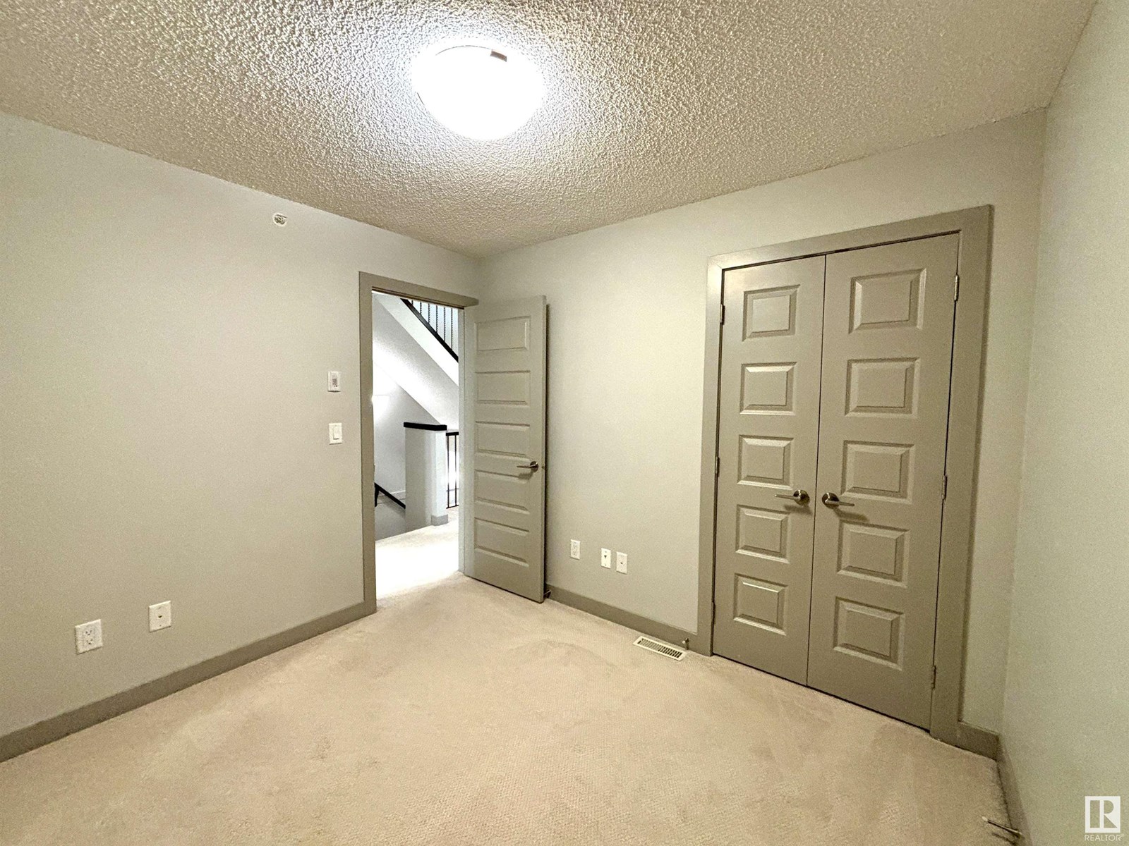 Photo 14 of 114 10510 56 Av Nw, Edmonton AB