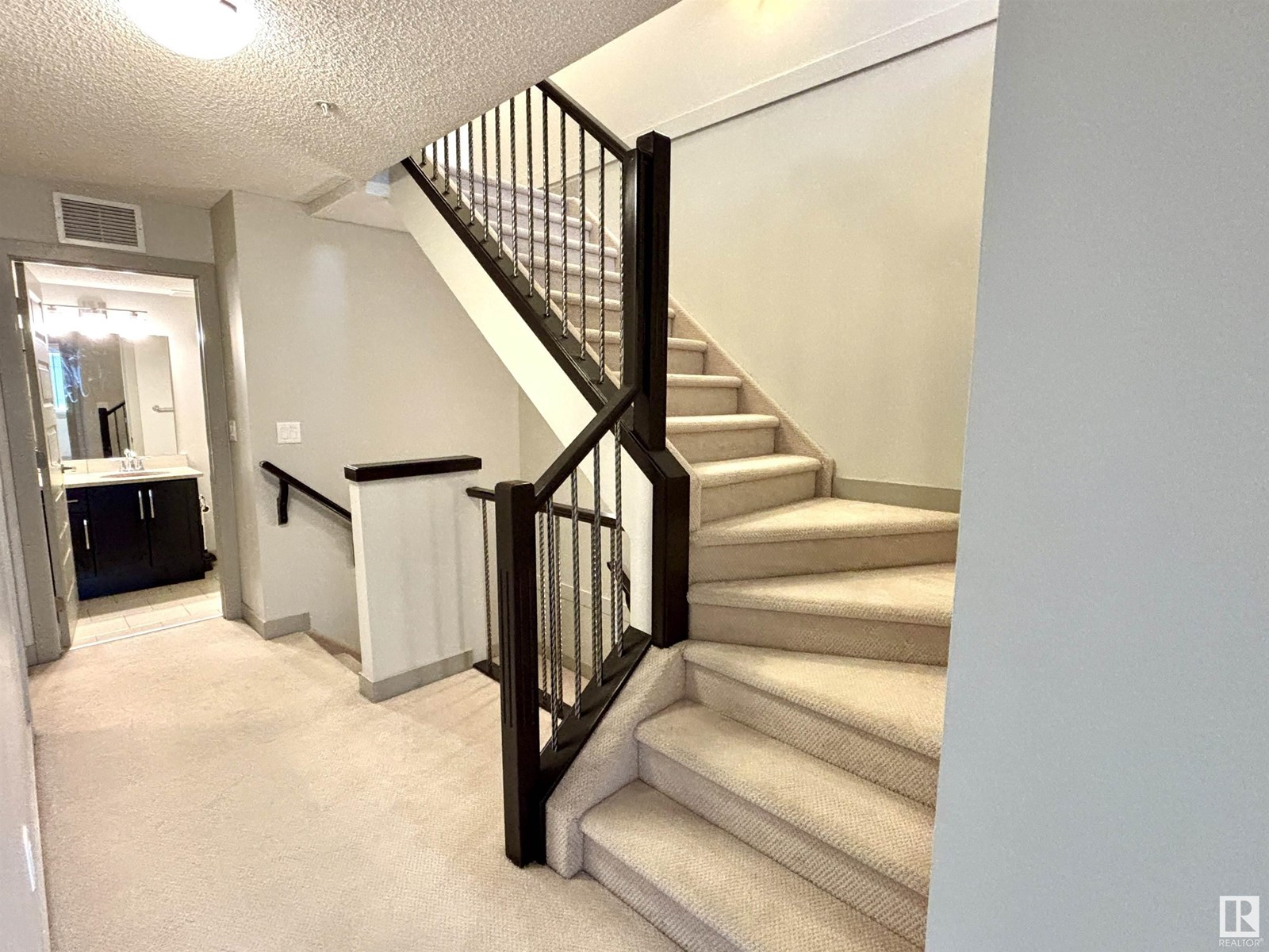 Photo 15 of 114 10510 56 Av Nw, Edmonton AB