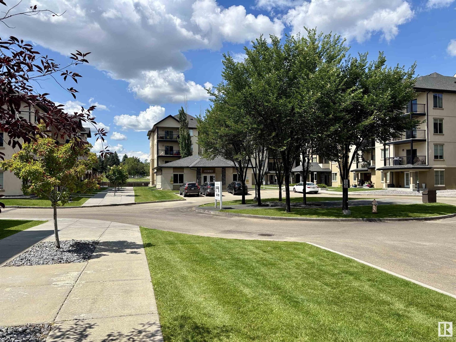 Photo 5 of 114 10510 56 Av Nw, Edmonton AB