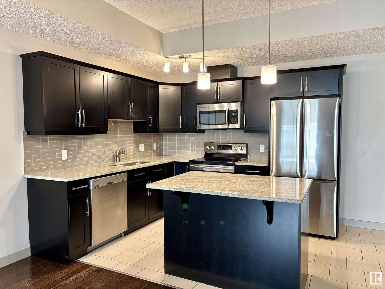 Photo 4 of 114 10510 56 Av Nw, Edmonton AB