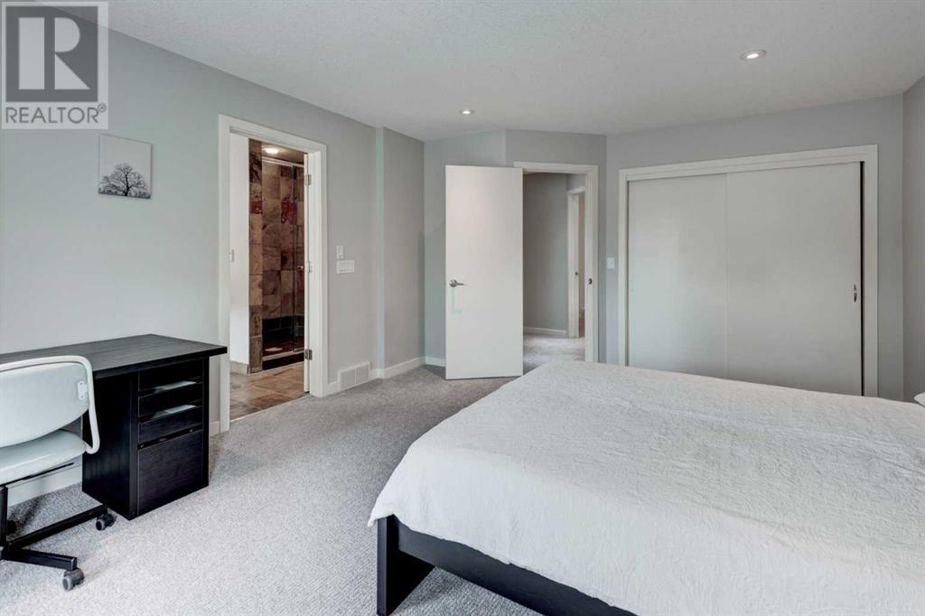 Single Family House for Sale in    Avenue NE Crescent Heights Calgary 