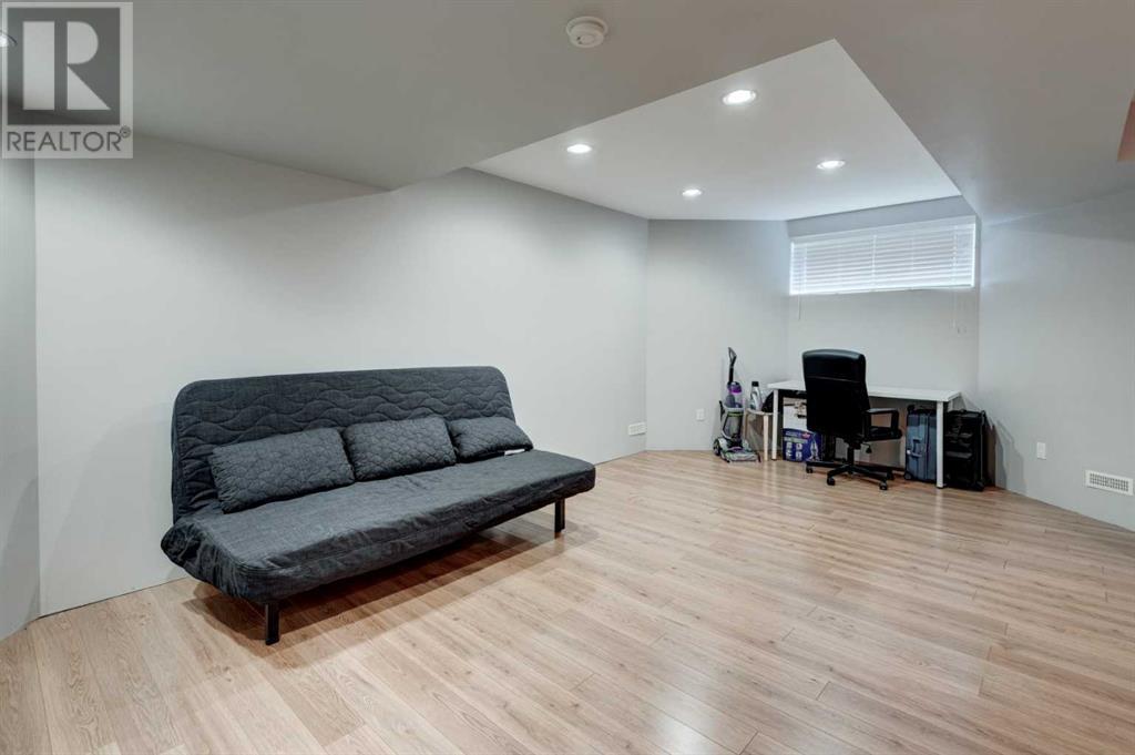 Single Family House for Sale in    Avenue NE Crescent Heights Calgary 