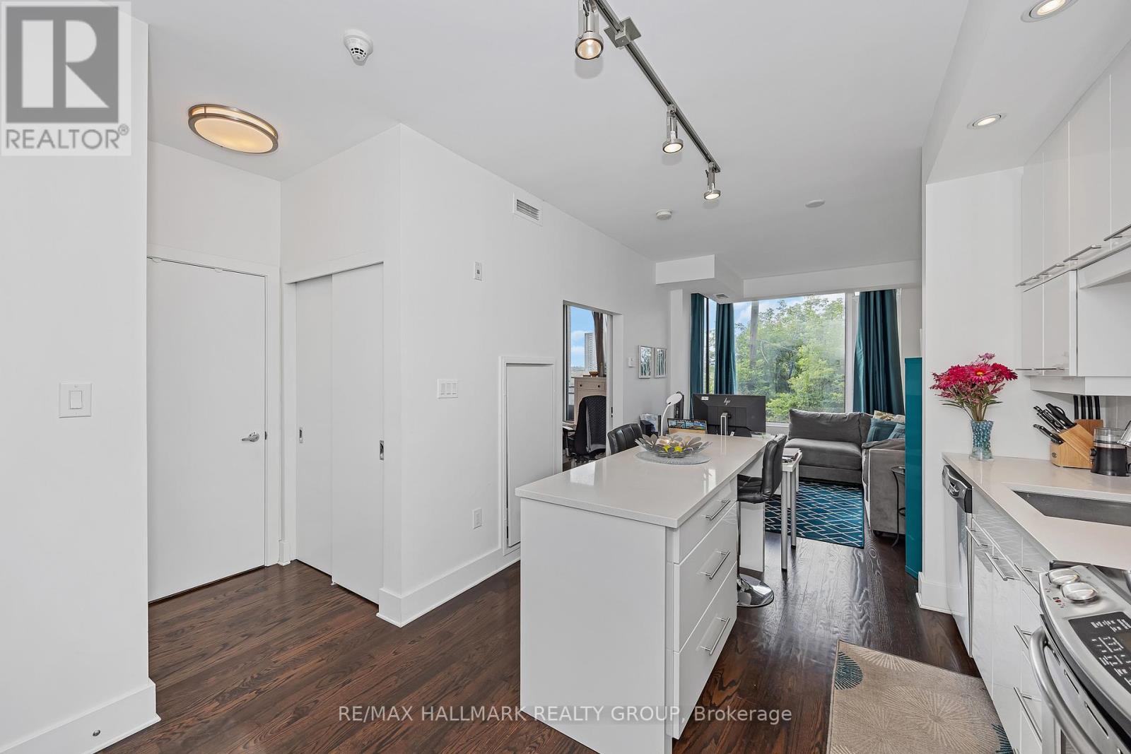 Photo 10 of 308 101 Richmond Road, Ottawa ON