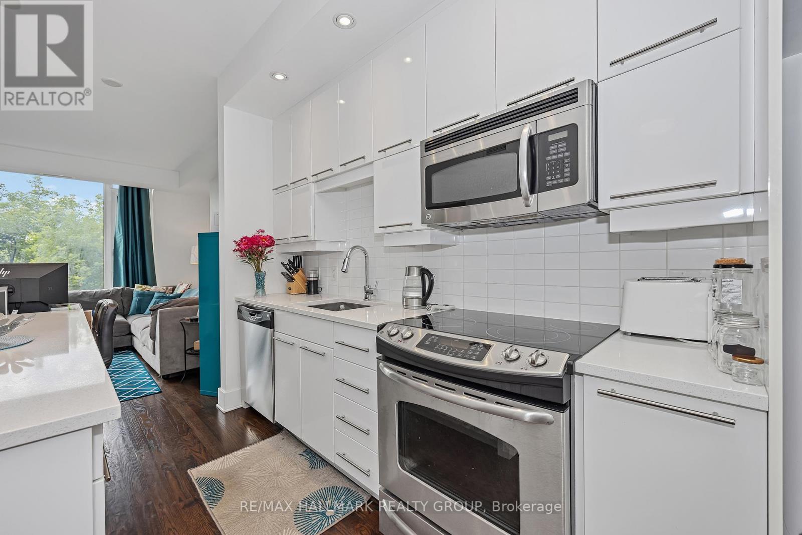 Photo 14 of 308 101 Richmond Road, Ottawa ON