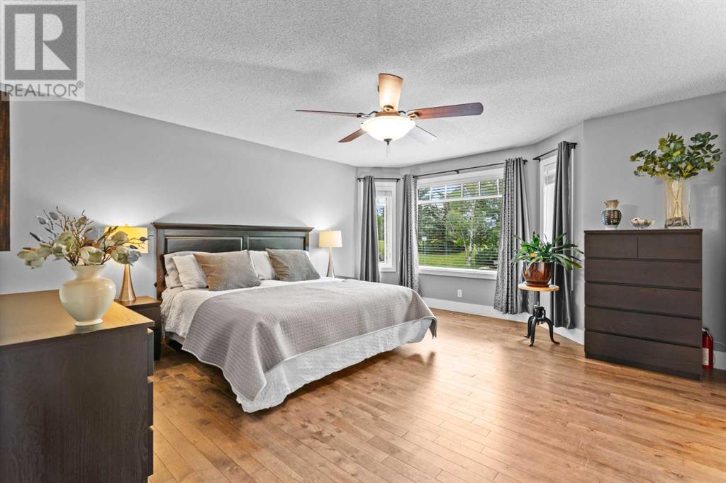 Single Family House for Sale in  Signal Ridge Place SW Signal Hill Calgary 