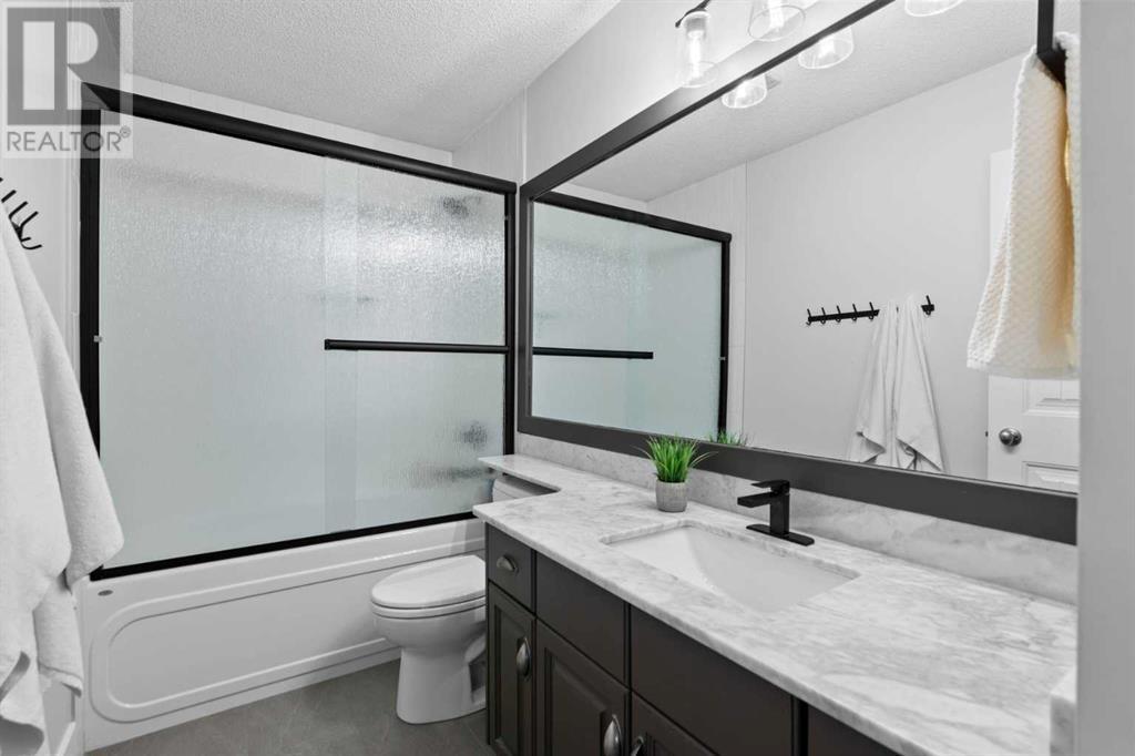 Single Family House for Sale in  Signal Ridge Place SW Signal Hill Calgary 