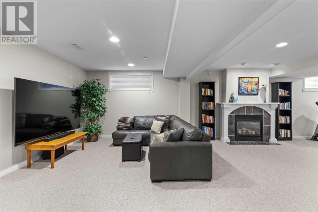 Single Family House for Sale in  Signal Ridge Place SW Signal Hill Calgary 