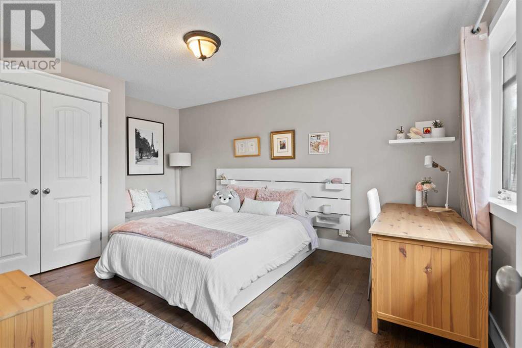 Single Family House for Sale in  Signal Ridge Place SW Signal Hill Calgary 