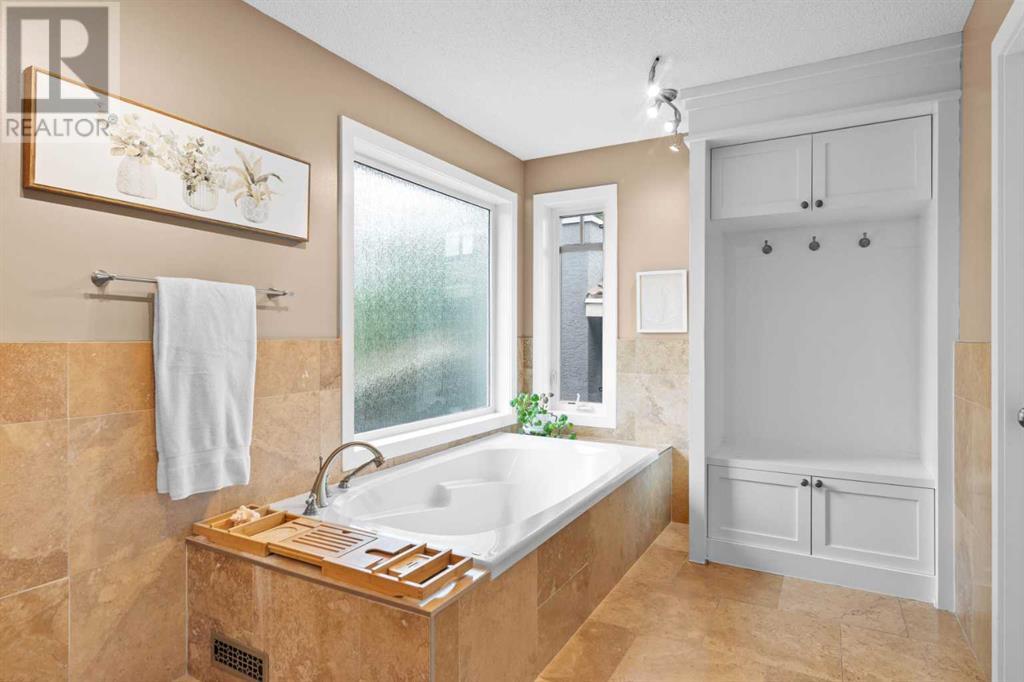 Single Family House for Sale in  Signal Ridge Place SW Signal Hill Calgary 