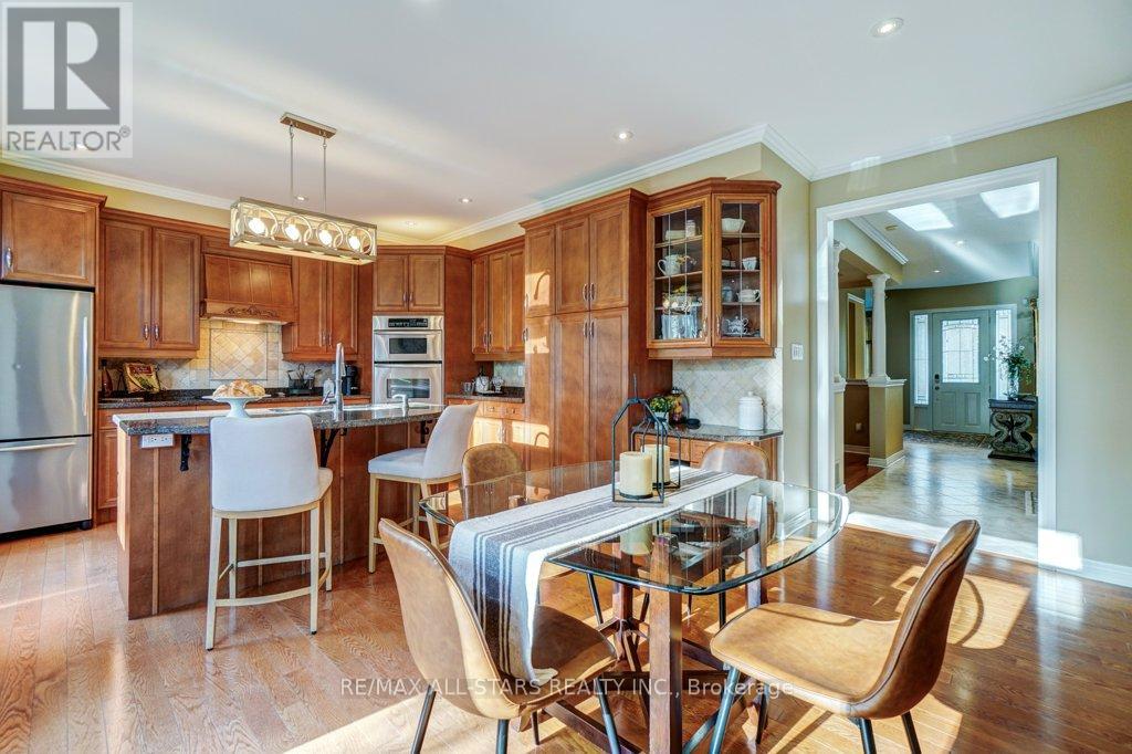 Photo 7 of 64 Button Crescent, Uxbridge ON