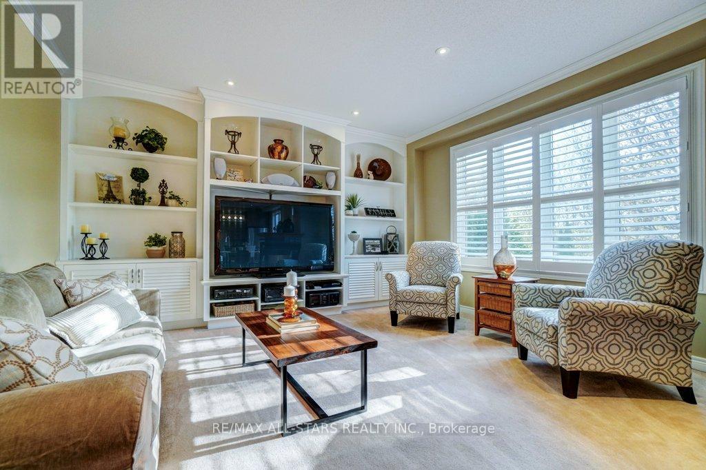 Photo 27 of 64 Button Crescent, Uxbridge ON