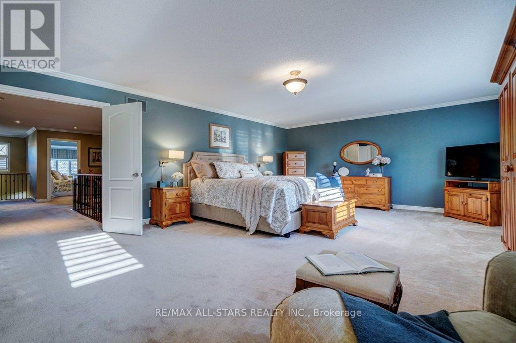 Photo 28 of 64 Button Crescent, Uxbridge ON