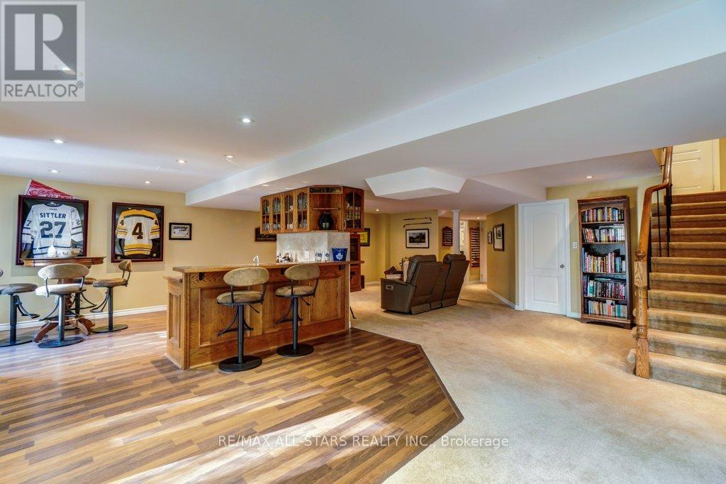Photo 1 of 64 Button Crescent, Uxbridge ON
