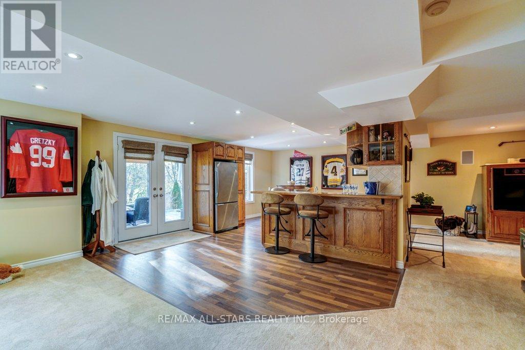 Photo 23 of 64 Button Crescent, Uxbridge ON