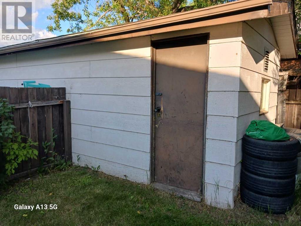 Single Family House Bungalow for Sale in  Gordon Street Glendale Red Deer 