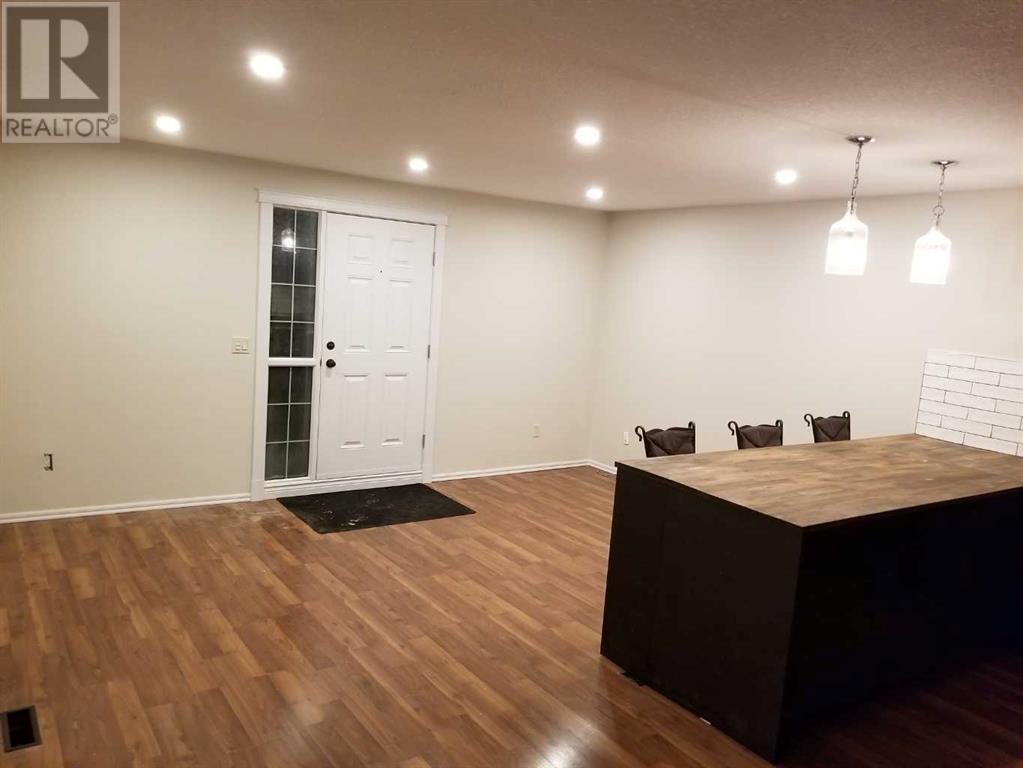 Single Family House Bi-level for Sale in   Avenue NW Bowness Calgary 