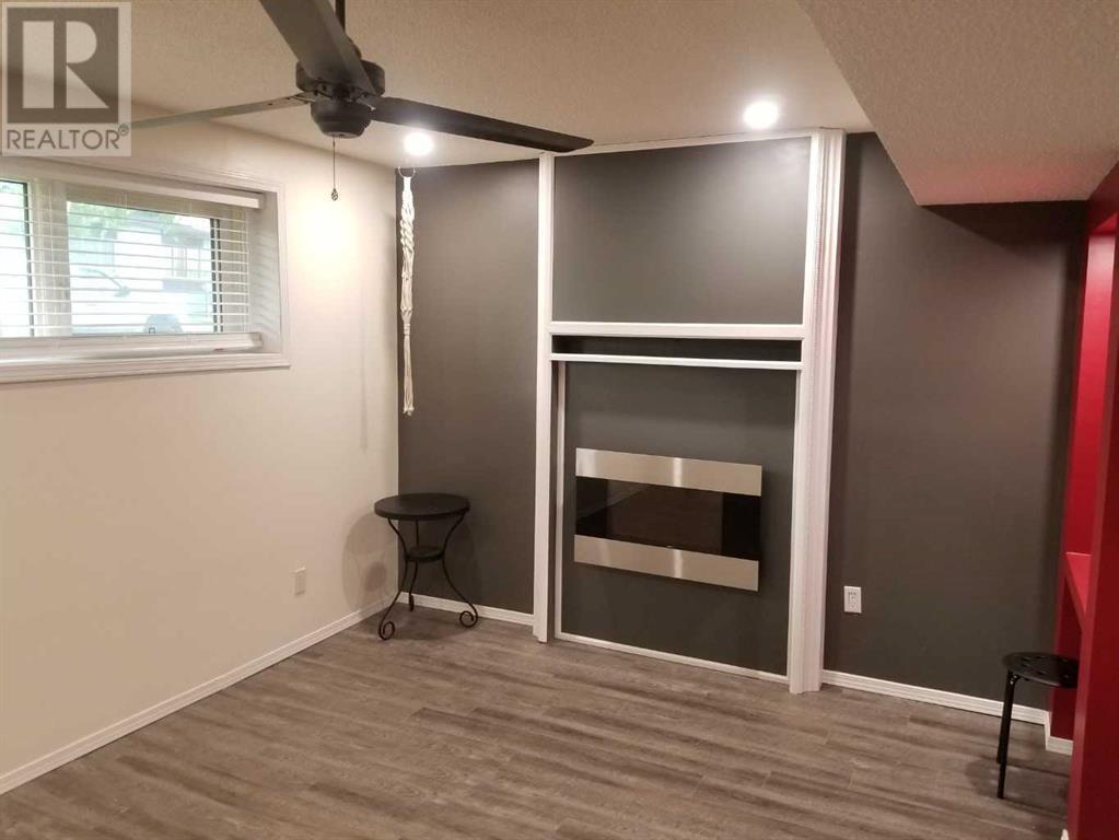 Single Family House Bi-level for Sale in   Avenue NW Bowness Calgary 