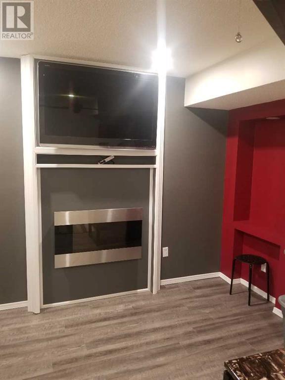 Single Family House Bi-level for Sale in   Avenue NW Bowness Calgary 