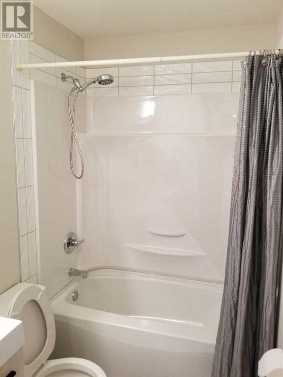 Single Family House Bi-level for Sale in   Avenue NW Bowness Calgary 