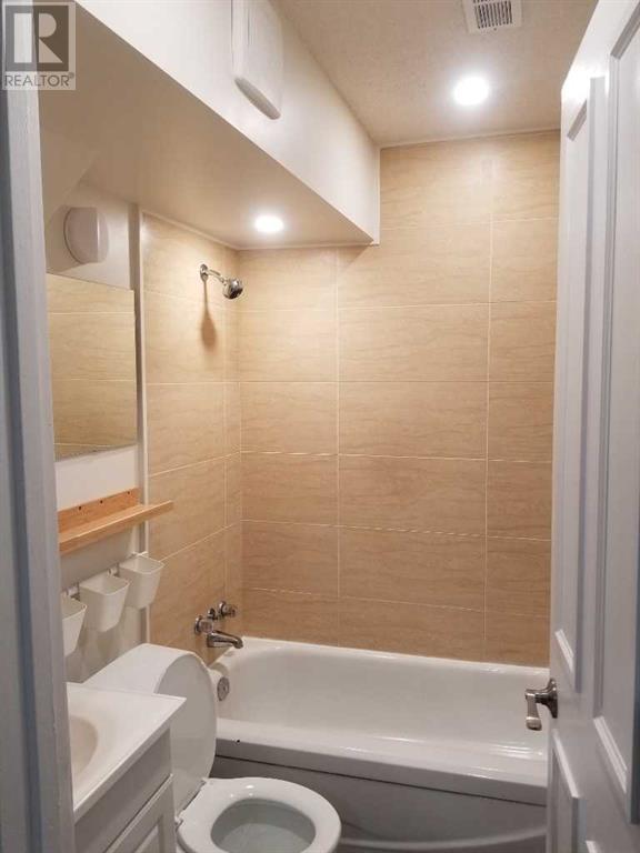 Single Family House Bi-level for Sale in   Avenue NW Bowness Calgary 