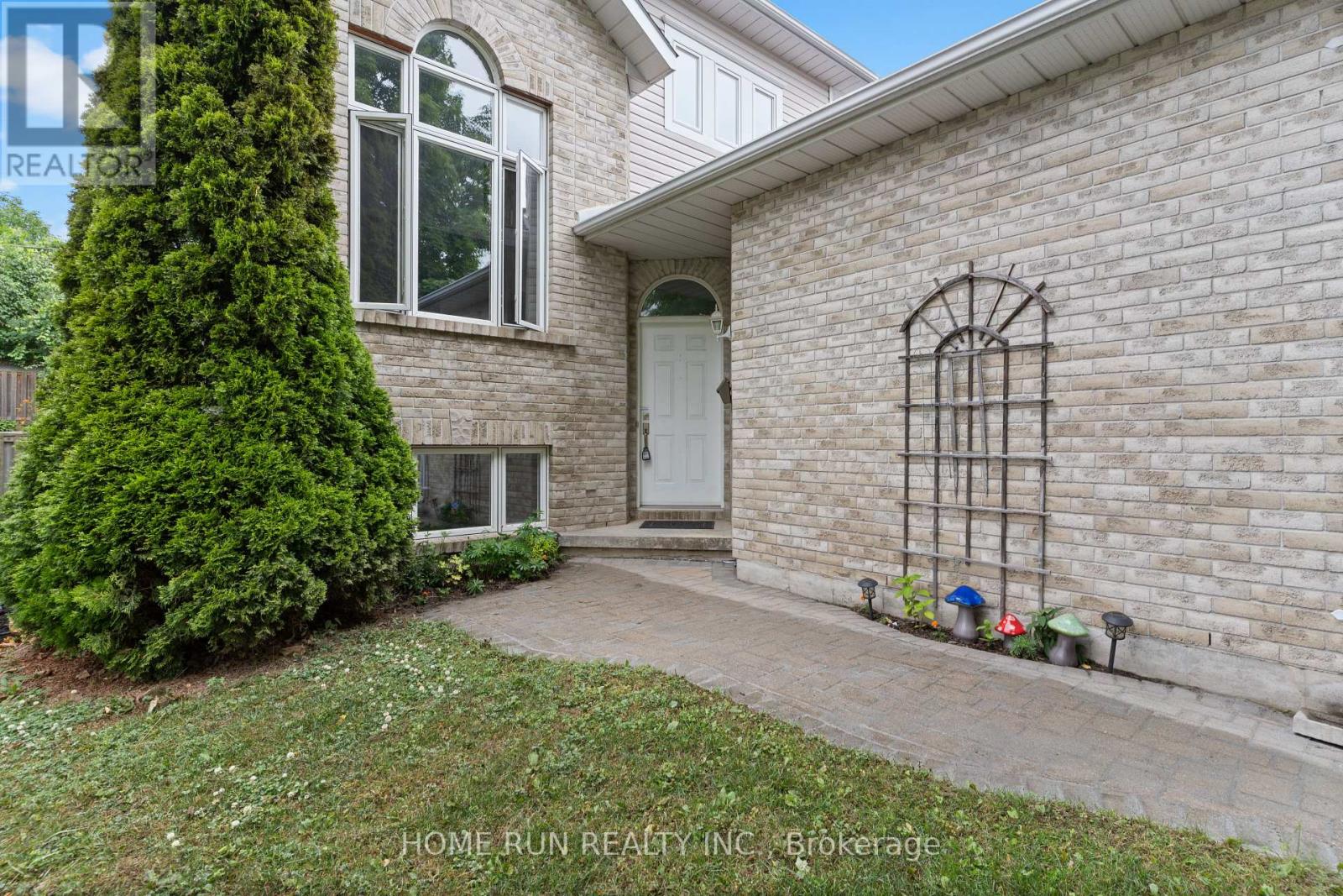 Photo 33 of 938 Lombardy Street, Kingston ON