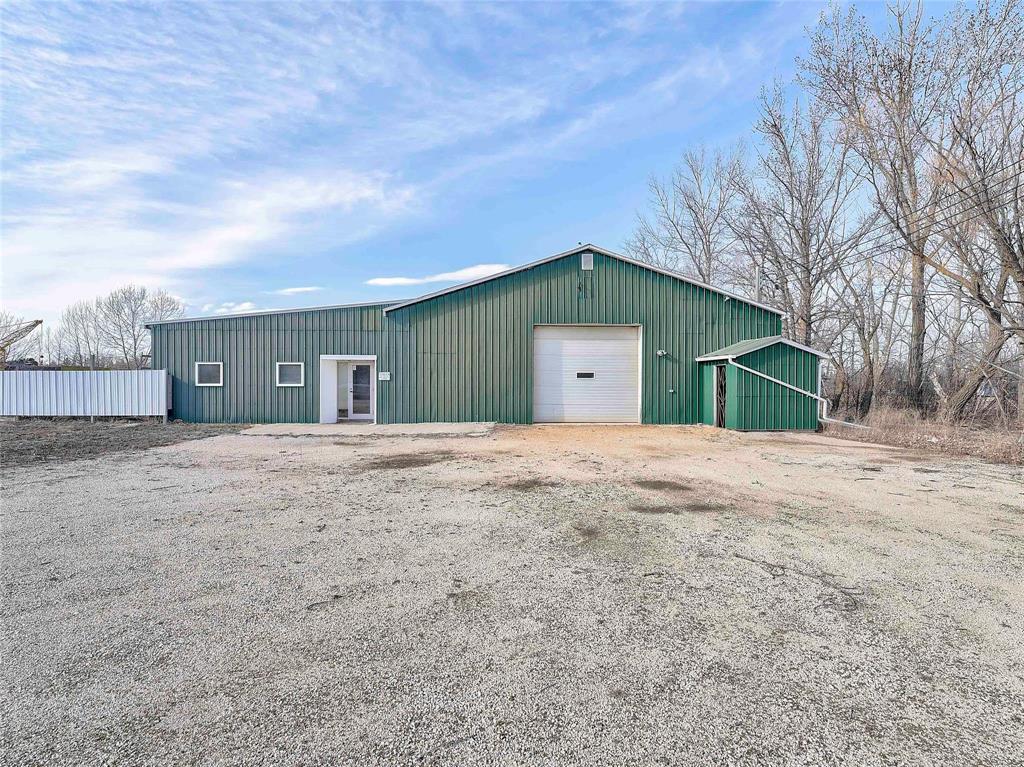 Photo 9 of 8136 89 N Road, Gunton MB