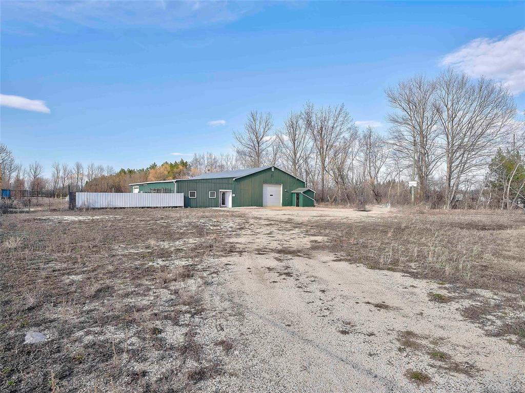 Photo 3 of 8136 89 N Road, Gunton MB